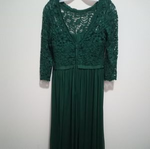 David’s Bridal Dark Green 3/4 sleeve long bridesmaid dress Size 6